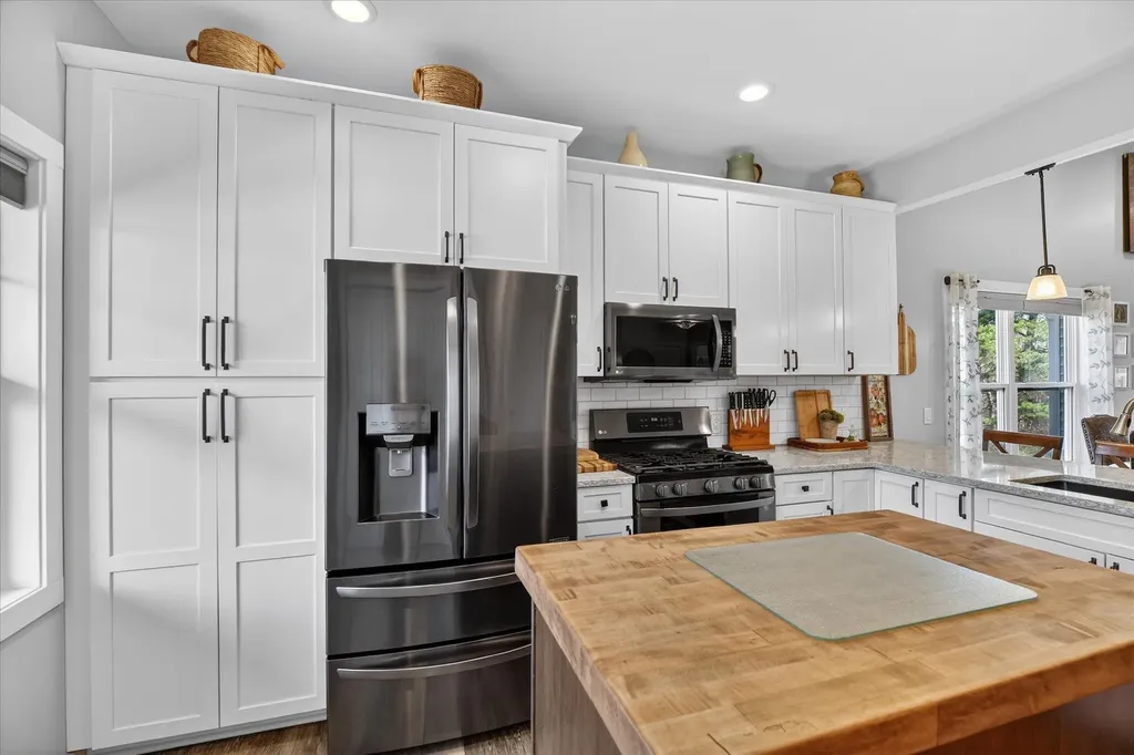 1956 Aspen Valley Lane Ionia City MI 48846
