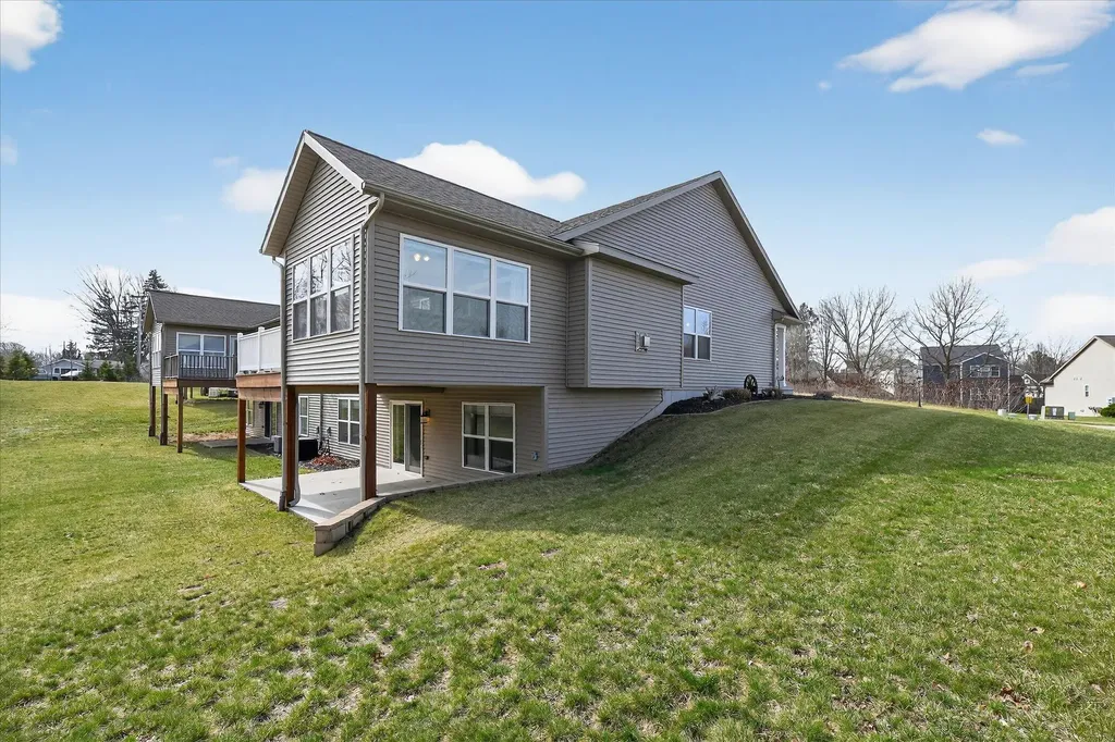 1956 Aspen Valley Lane Ionia City MI 48846