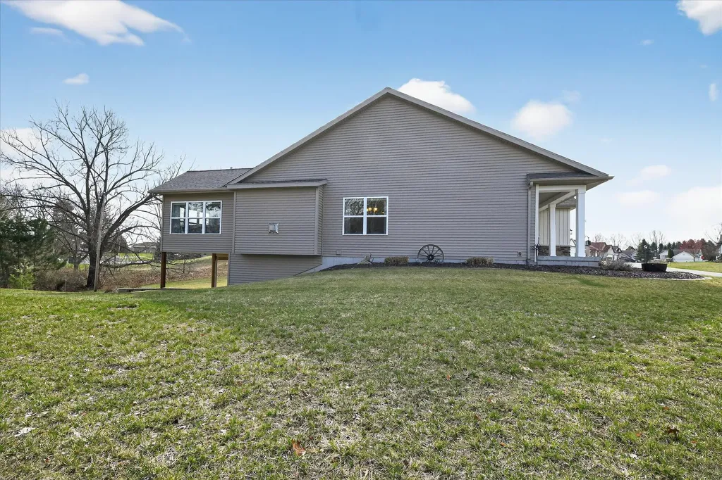 1956 Aspen Valley Lane Ionia City MI 48846