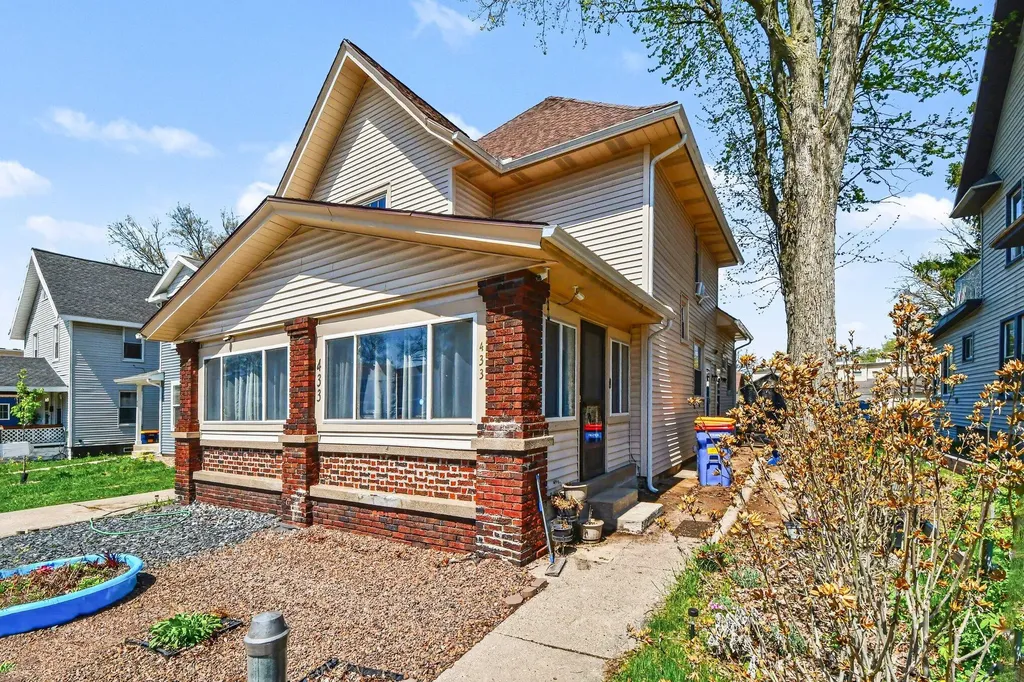 433 Adams Street SE Grand Rapids City MI 49507