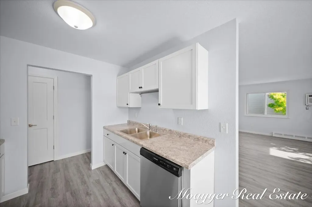 1051 Abbey Court Holland City MI 49423