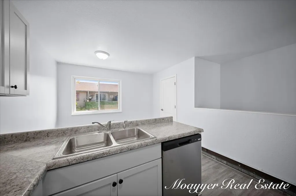 1051 Abbey Court Holland City MI 49423