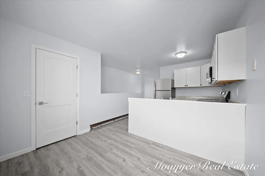 1041 Abbey Court Holland City MI 49423