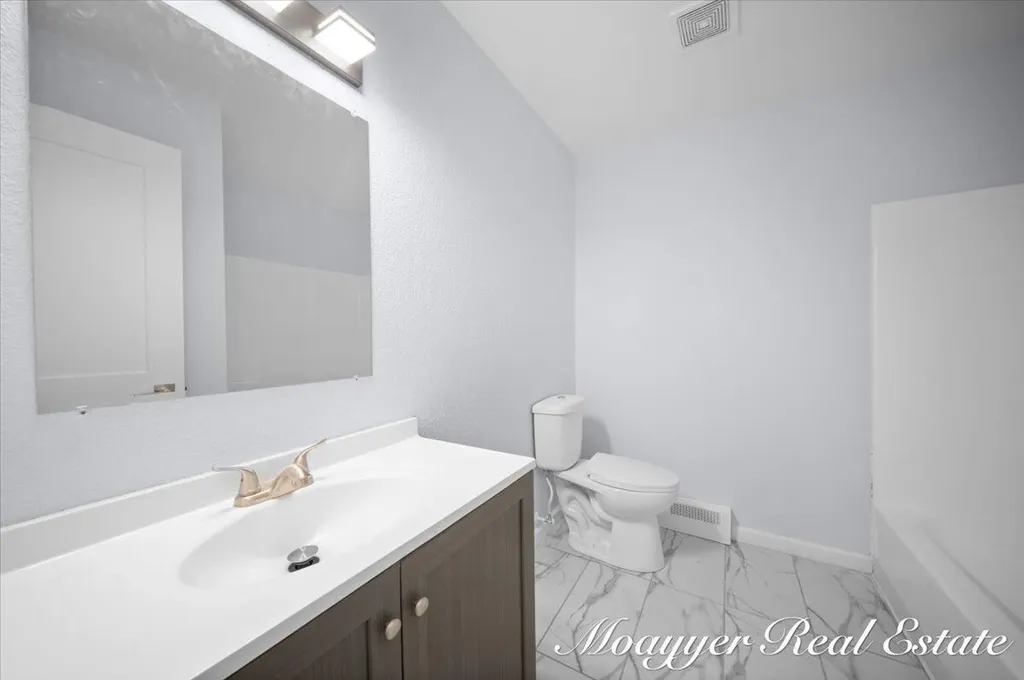 1041 Abbey Court Holland City MI 49423