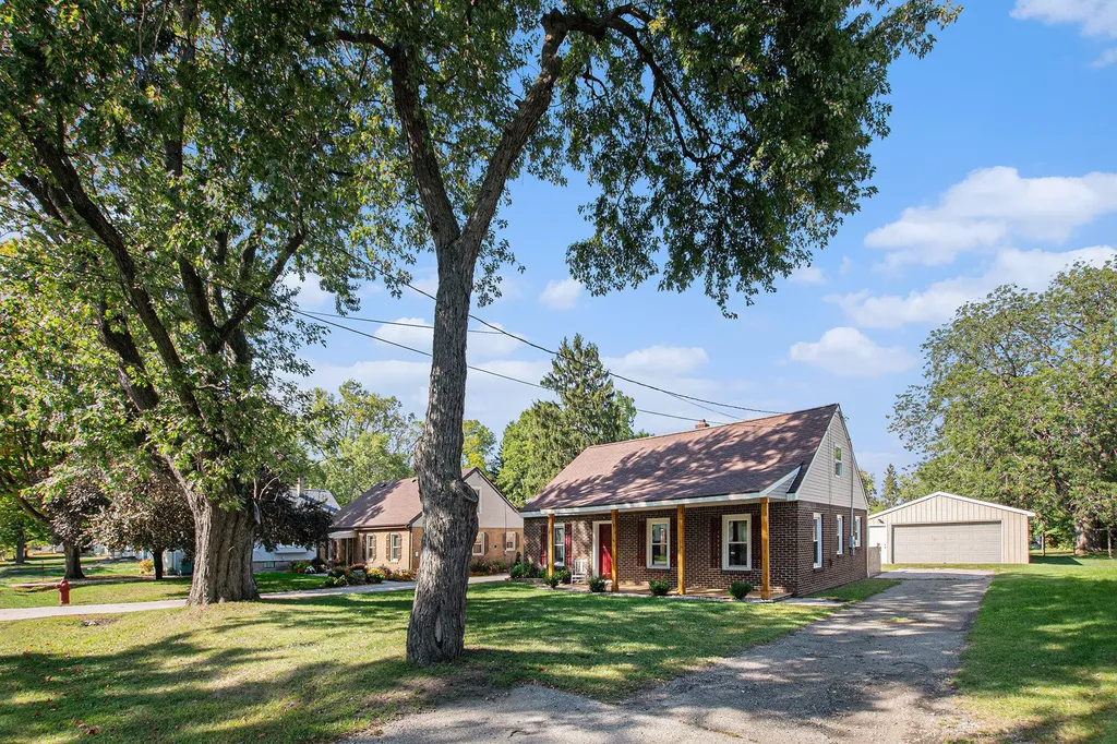 4662 Tolland Avenue Delhi Charter Township MI 48842