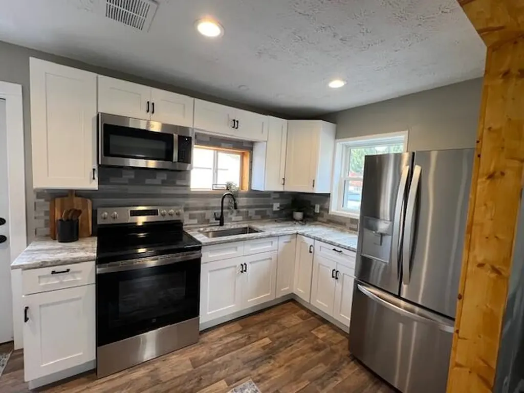 4662 Tolland Avenue Delhi Charter Township MI 48842