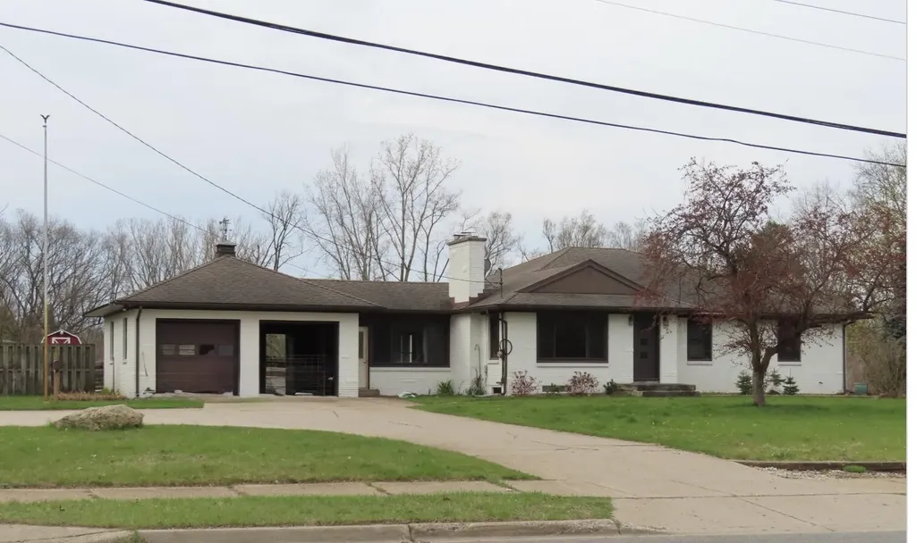 2132 4 Mile Road NE Grand Rapids Charter Township MI 49525