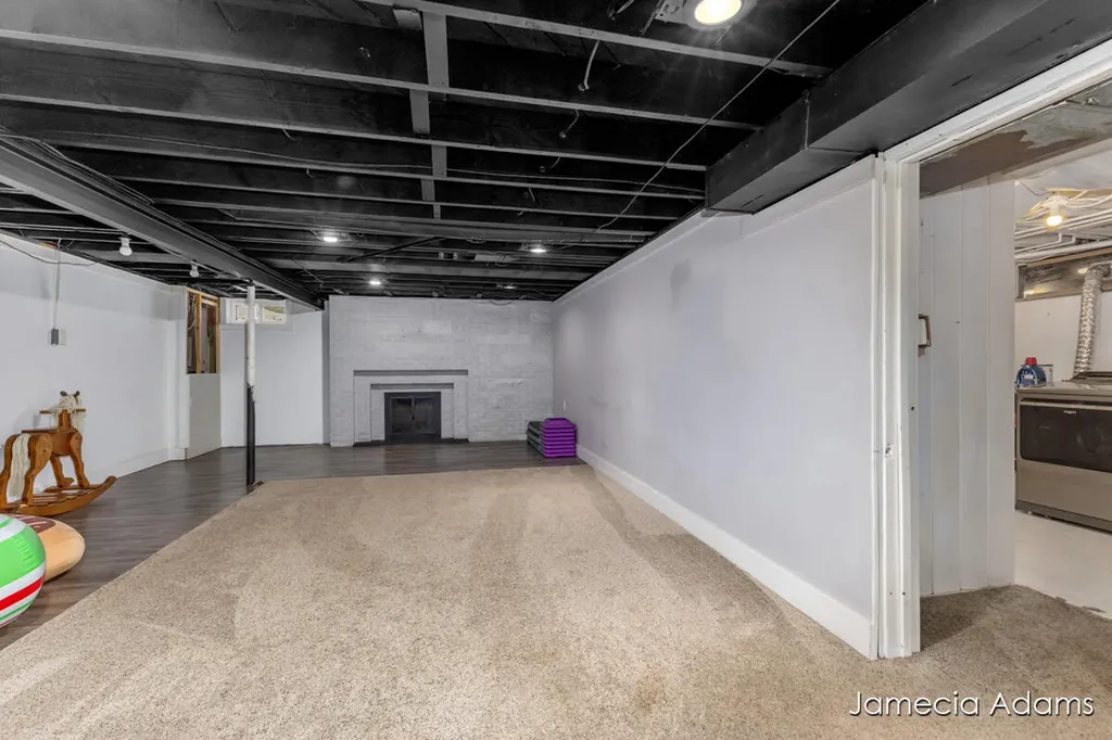 2132 4 Mile Road NE Grand Rapids Charter Township MI 49525