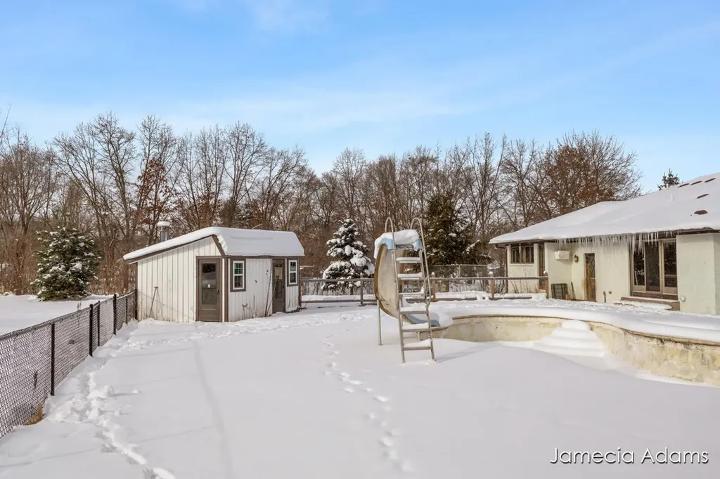 2132 4 Mile Road NE Grand Rapids Charter Township MI 49525