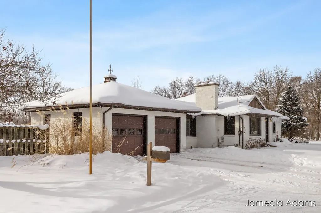 2132 4 Mile Road NE Grand Rapids Charter Township MI 49525