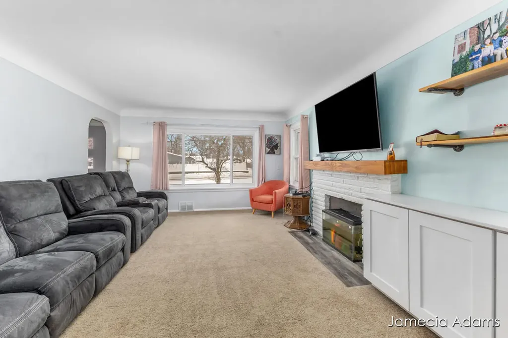 2132 4 Mile Road NE Grand Rapids Charter Township MI 49525