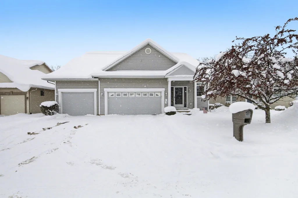 1087 Barrington NW Walker City MI 49534