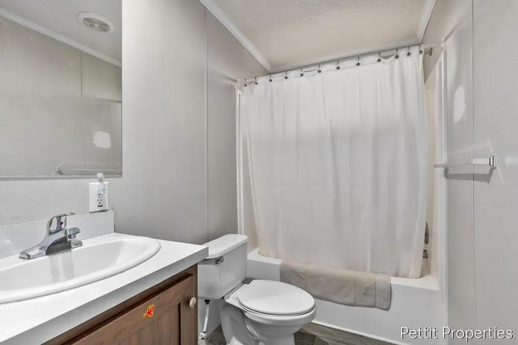 7204 E Grand River Avenue Portland City MI 48875