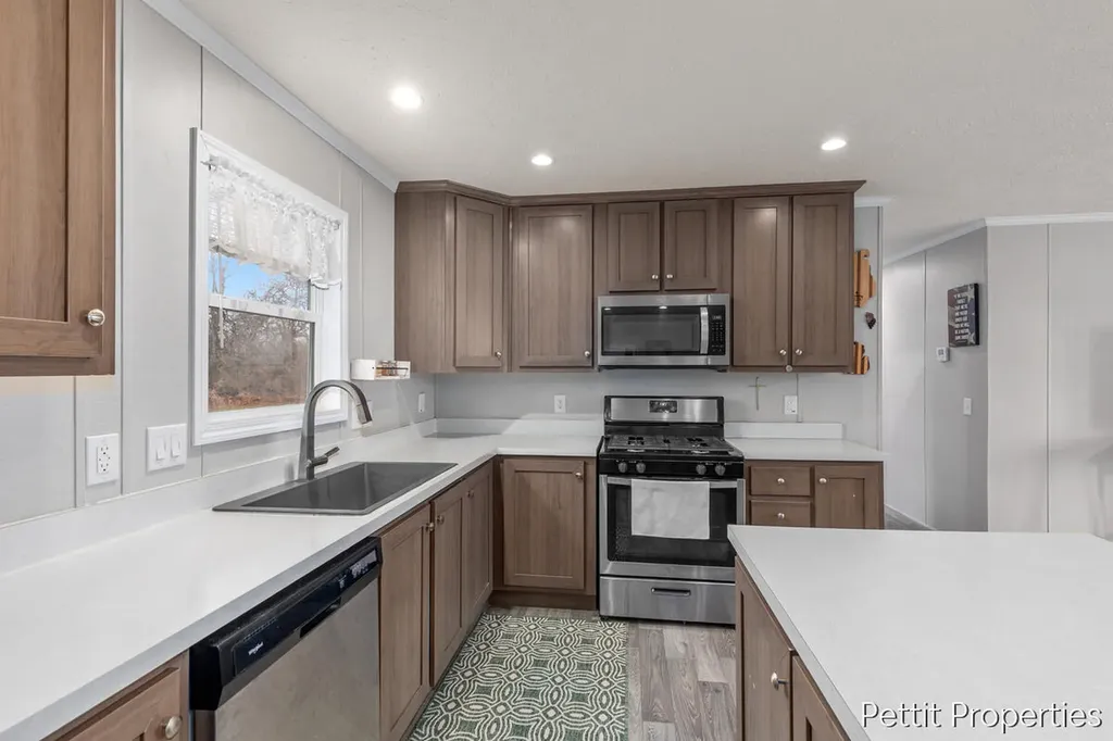 7204 E Grand River Avenue Portland City MI 48875