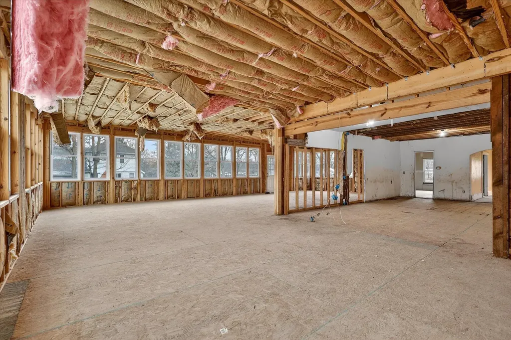 2328 Dean Lake Avenue NE Grand Rapids City MI 49505