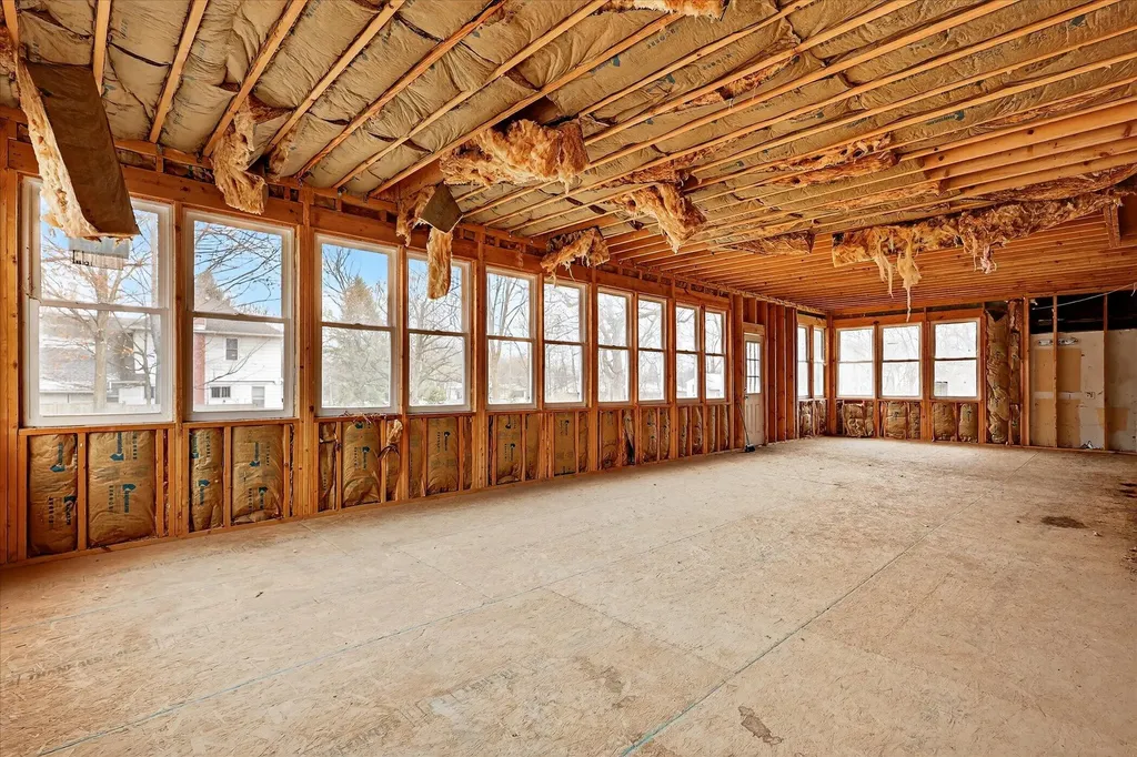 2328 Dean Lake Avenue NE Grand Rapids City MI 49505