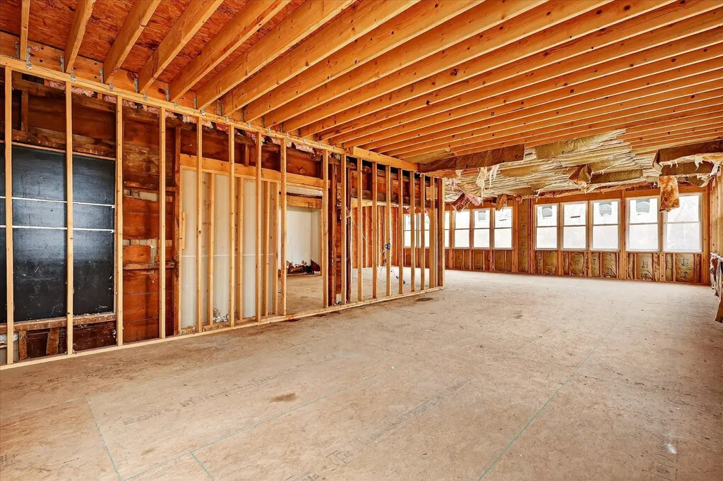 2328 Dean Lake Avenue NE Grand Rapids City MI 49505