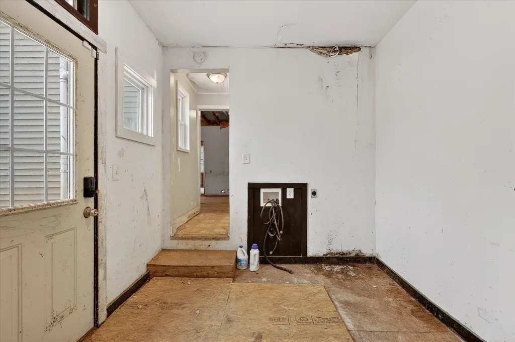 2328 Dean Lake Avenue NE Grand Rapids City MI 49505
