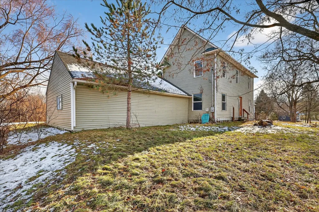 2328 Dean Lake Avenue NE Grand Rapids City MI 49505