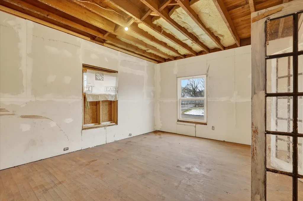 2328 Dean Lake Avenue NE Grand Rapids City MI 49505