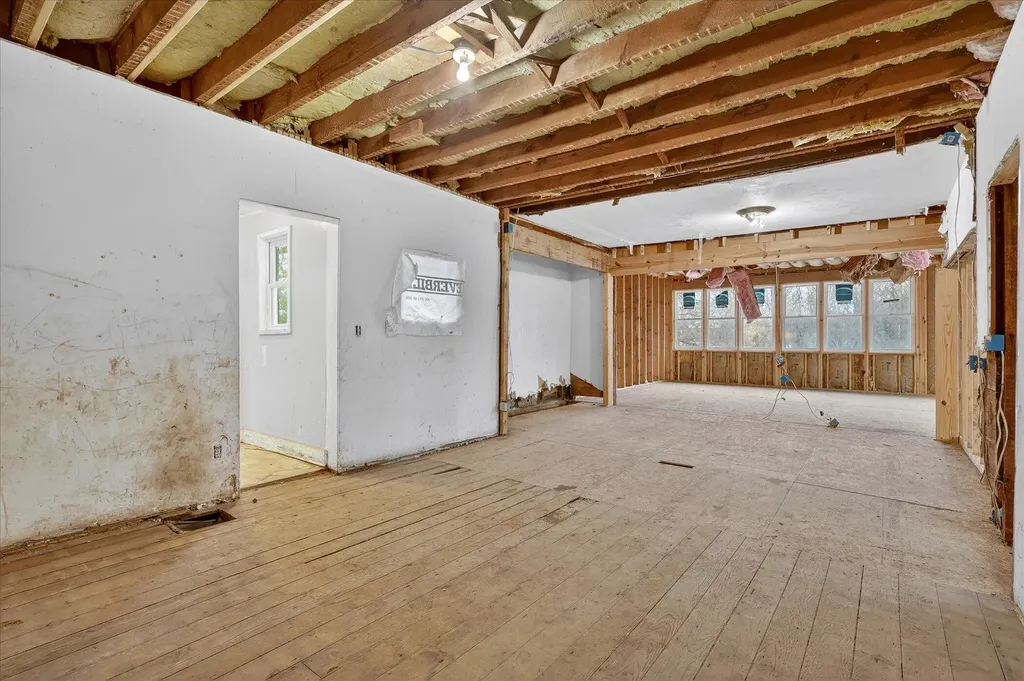 2328 Dean Lake Avenue NE Grand Rapids City MI 49505