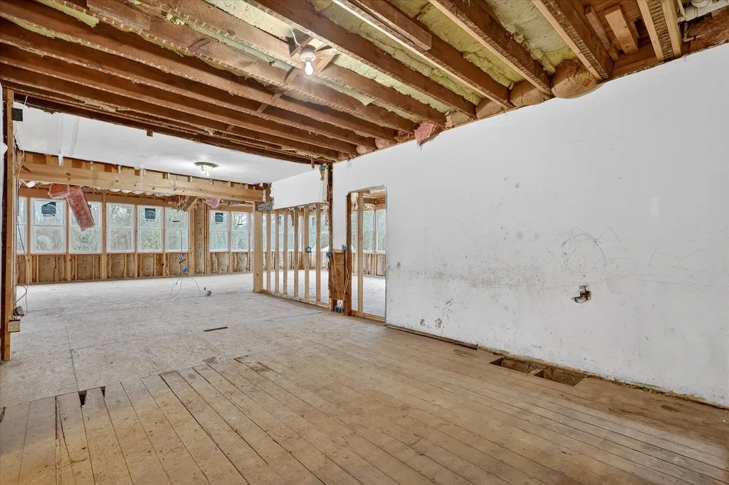 2328 Dean Lake Avenue NE Grand Rapids City MI 49505