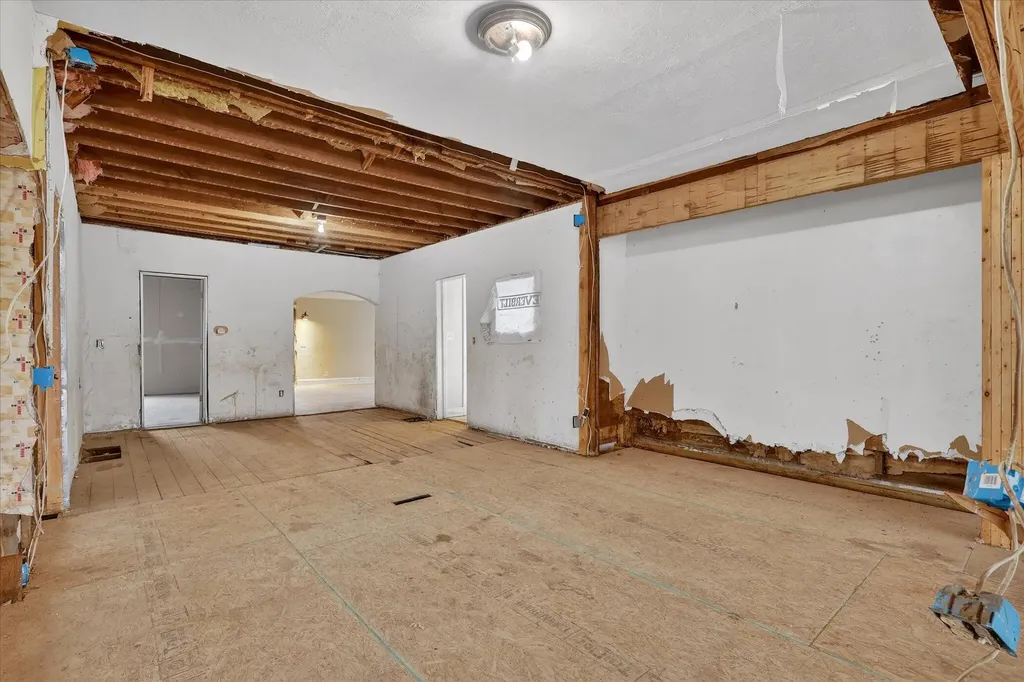 2328 Dean Lake Avenue NE Grand Rapids City MI 49505
