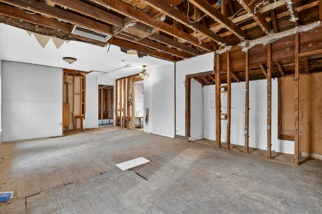 2328 Dean Lake Avenue NE Grand Rapids City MI 49505