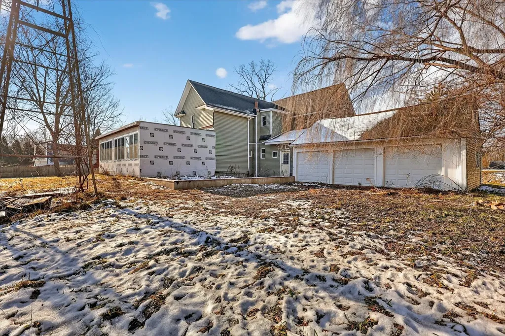 2328 Dean Lake Avenue NE Grand Rapids City MI 49505