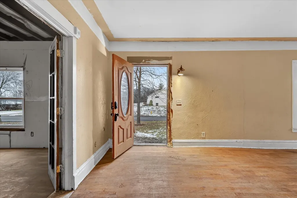 2328 Dean Lake Avenue NE Grand Rapids City MI 49505