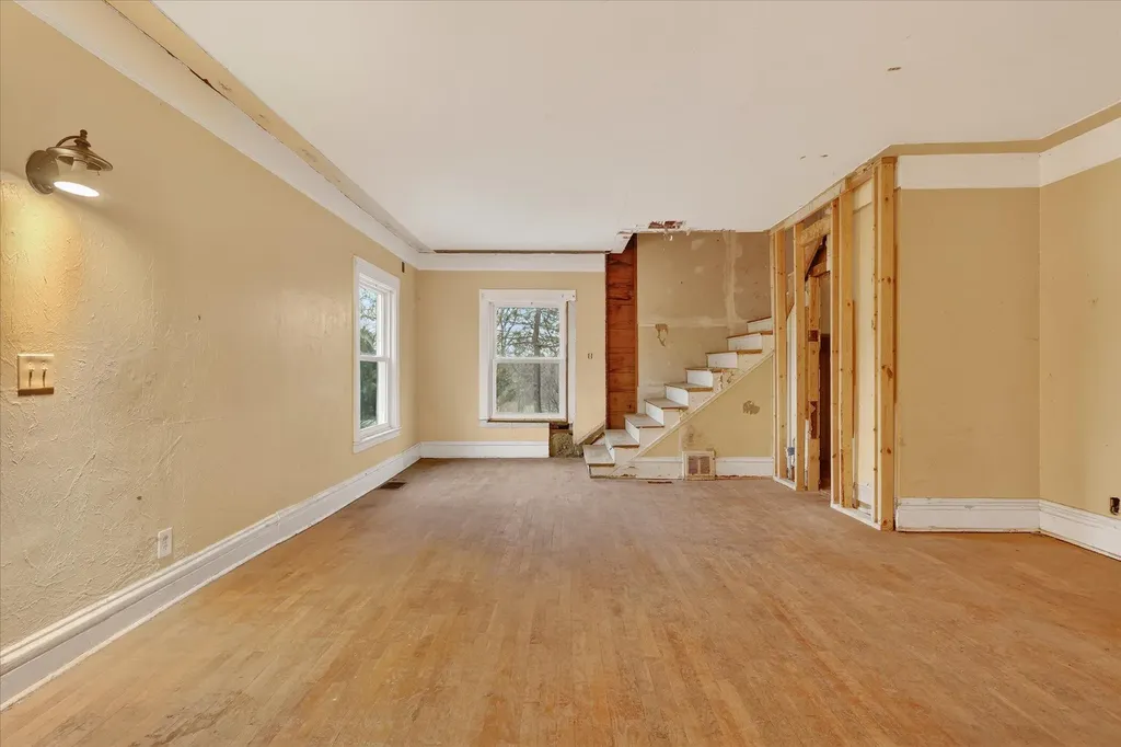 2328 Dean Lake Avenue NE Grand Rapids City MI 49505