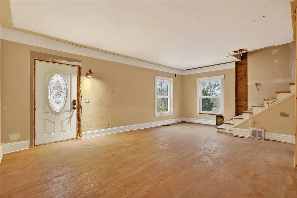 2328 Dean Lake Avenue NE Grand Rapids City MI 49505
