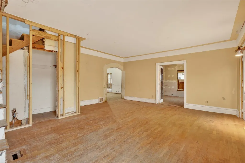 2328 Dean Lake Avenue NE Grand Rapids City MI 49505