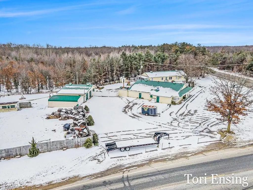 25/29 S Greenville Road Montcalm Township MI 48838