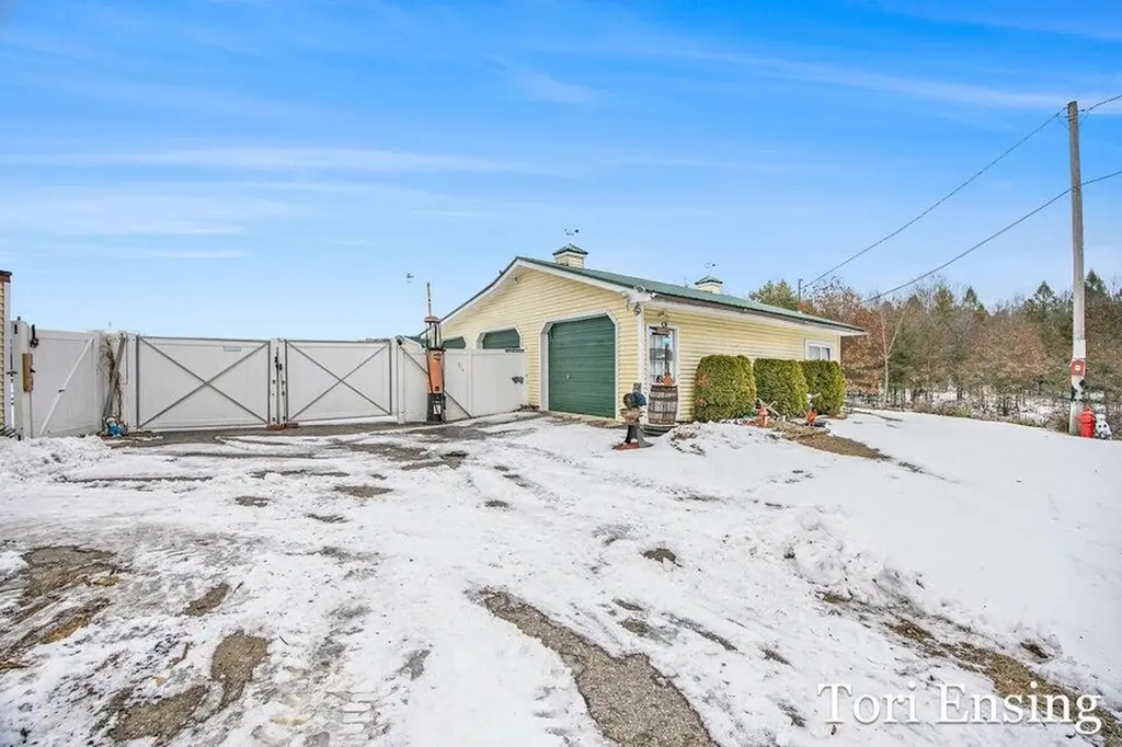 25/29 S Greenville Road Montcalm Township MI 48838