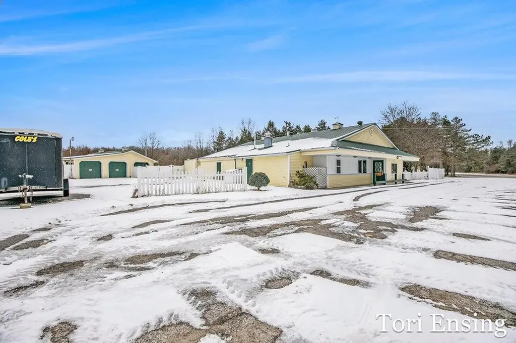 25/29 S Greenville Road Montcalm Township MI 48838