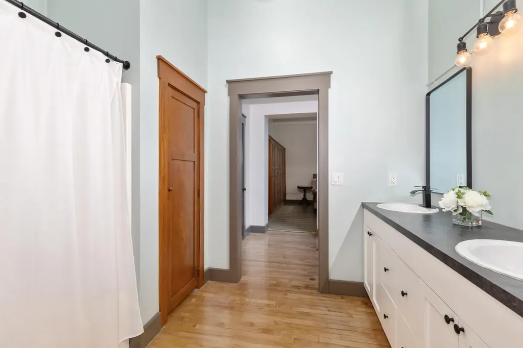 600 Broadway Avenue NW Grand Rapids City MI 49504