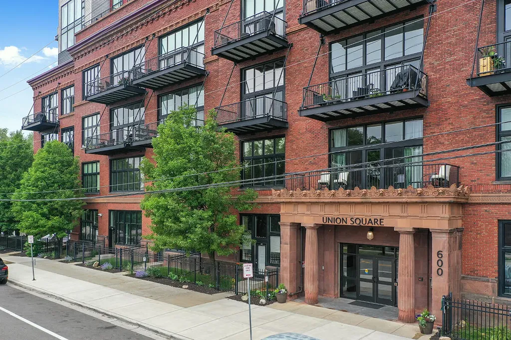 600 Broadway Avenue NW Grand Rapids City MI 49504