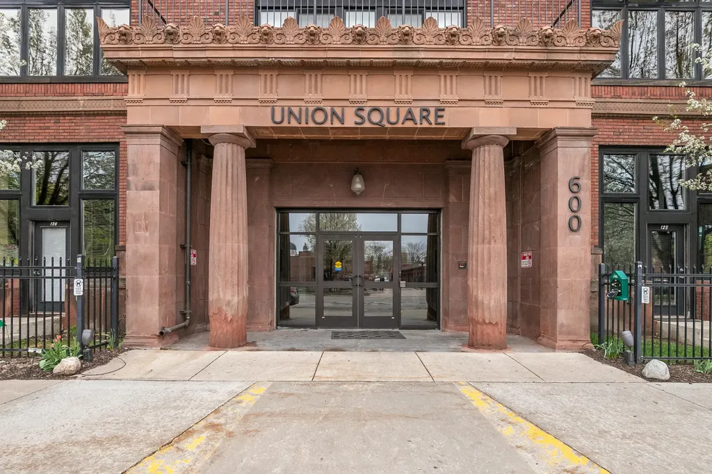 600 Broadway Avenue NW Grand Rapids City MI 49504
