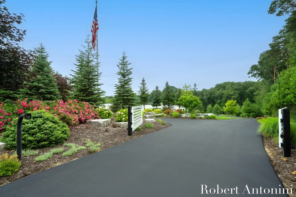 1835 Linson Court SE Cascade Charter Township MI 49546