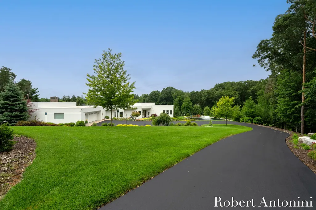 1835 Linson Court SE Cascade Charter Township MI 49546