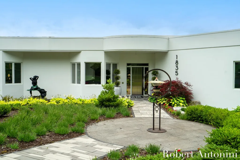 1835 Linson Court SE Cascade Charter Township MI 49546