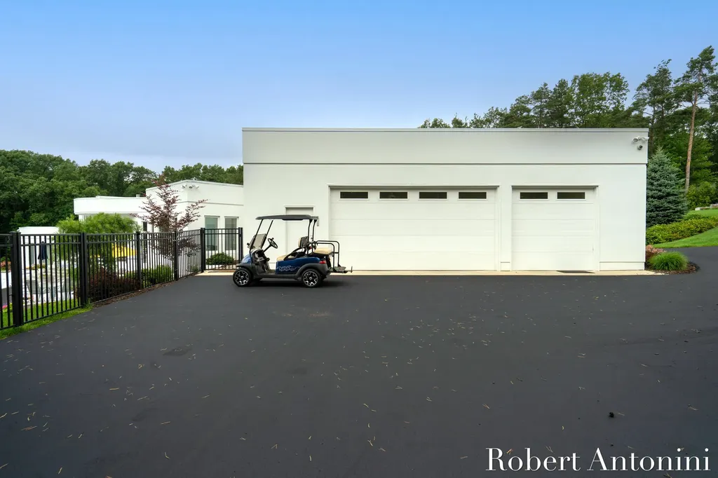 1835 Linson Court SE Cascade Charter Township MI 49546