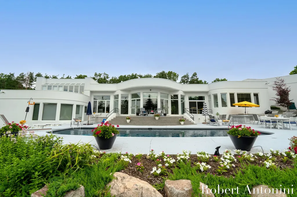 1835 Linson Court SE Cascade Charter Township MI 49546