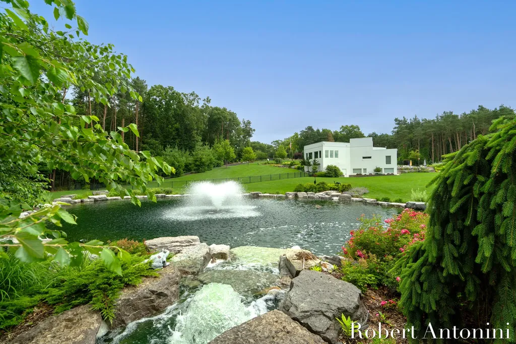 1835 Linson Court SE Cascade Charter Township MI 49546