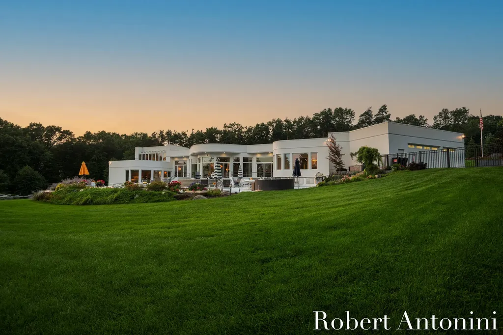 1835 Linson Court SE Cascade Charter Township MI 49546