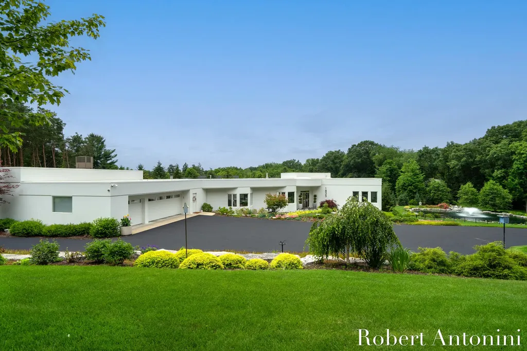 1835 Linson Court SE Cascade Charter Township MI 49546