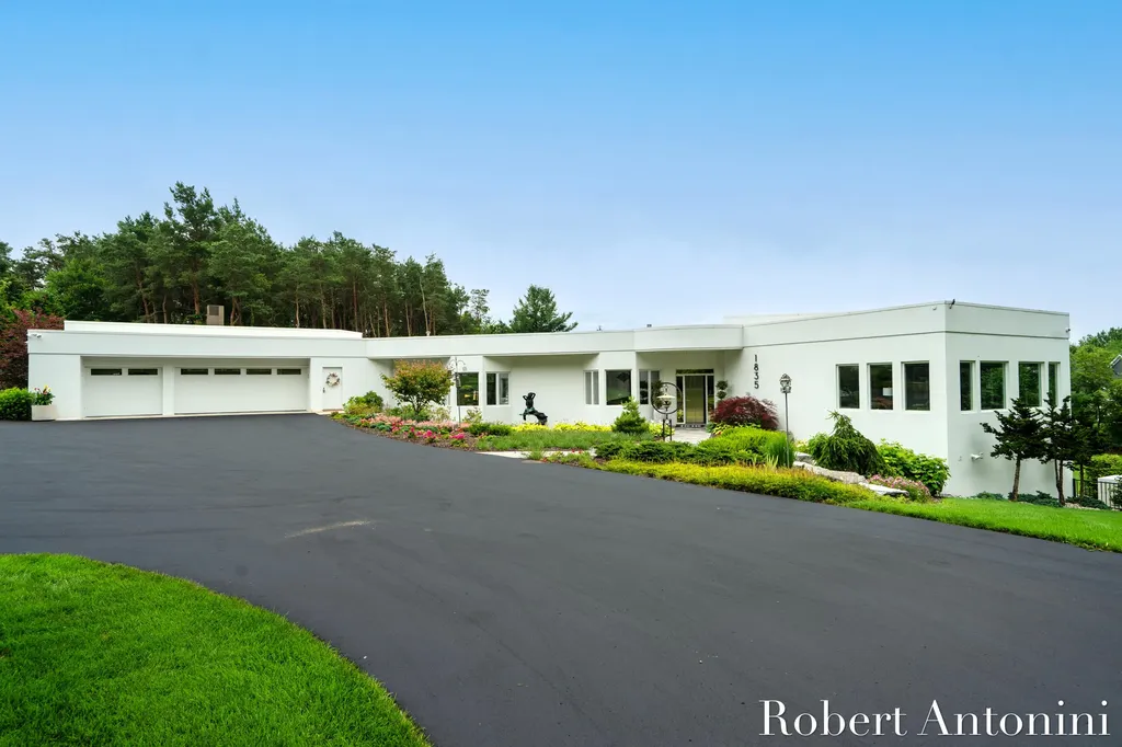 1835 Linson Court SE Cascade Charter Township MI 49546