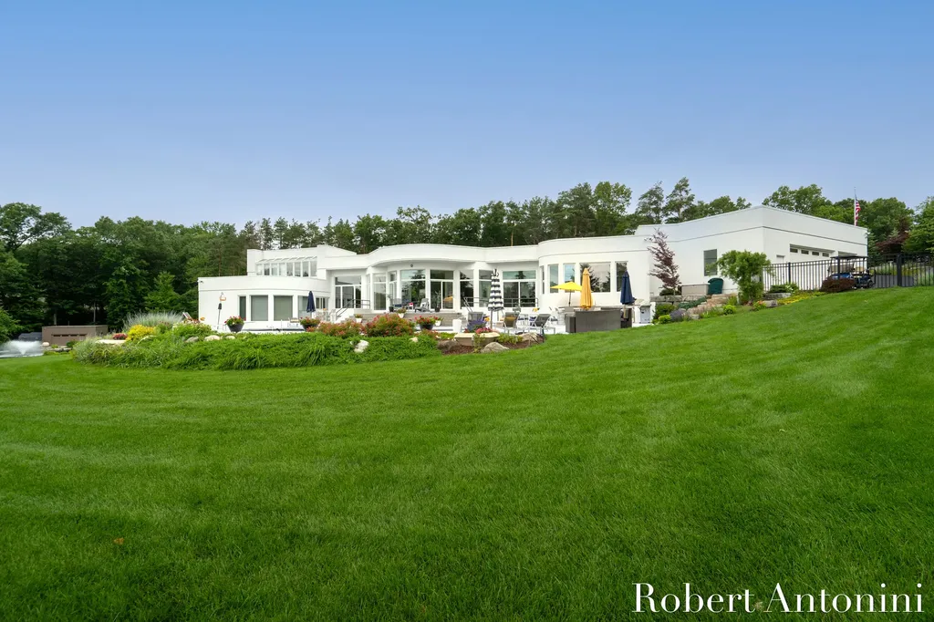 1835 Linson Court SE Cascade Charter Township MI 49546