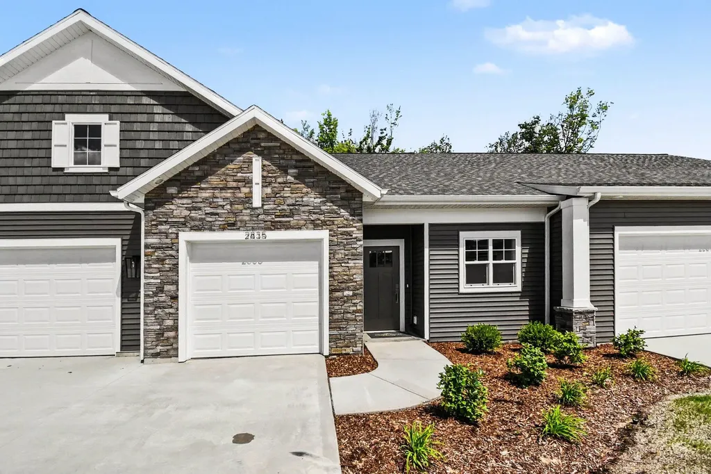 2835 W Cobblestone Court SE Kentwood City MI 49512